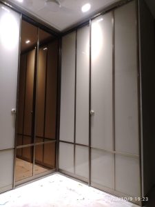 Modern wardrobe design with mirror panels